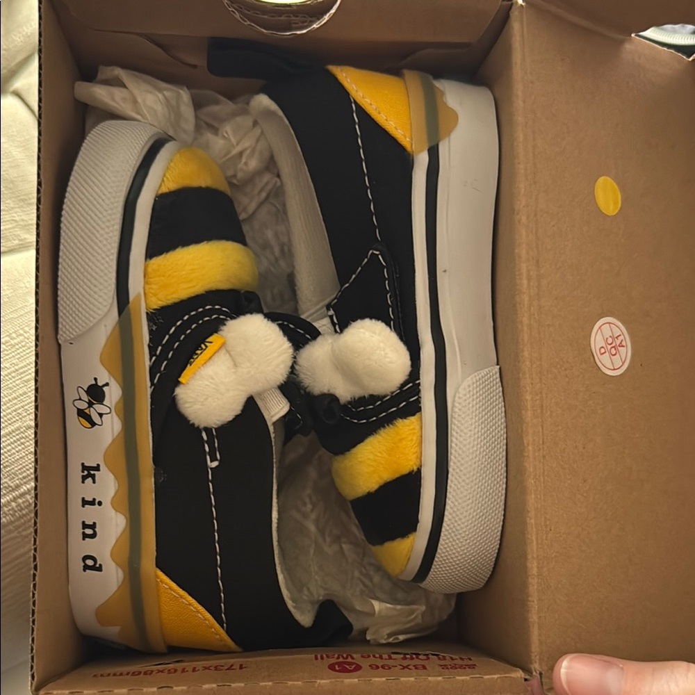 NWT Kids VANS Bee Stripe Black & Yellow Sneakers with Pom-Pom